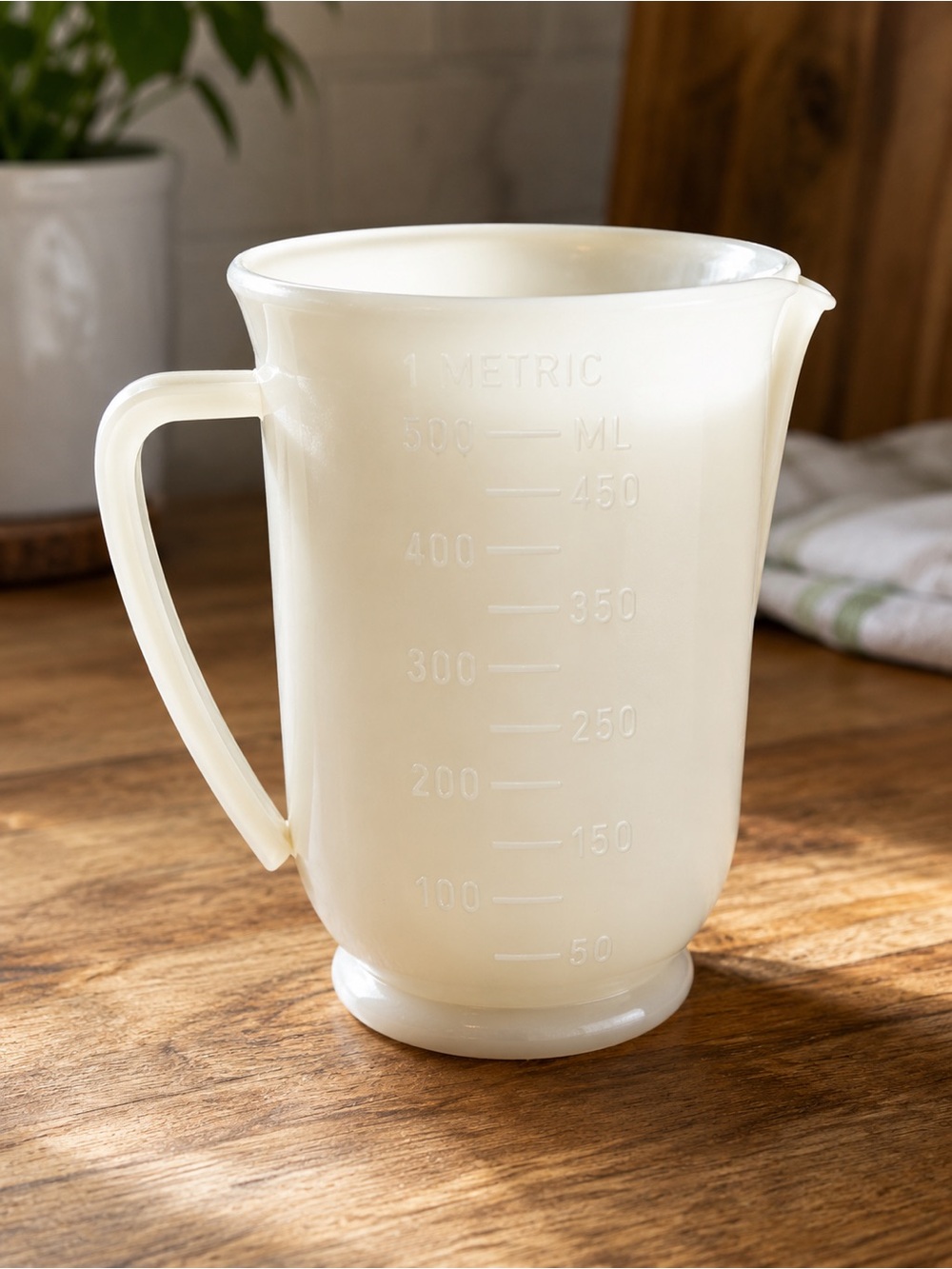 Vtg measuring Cup From Action Industries 2Cup/500Litre/
